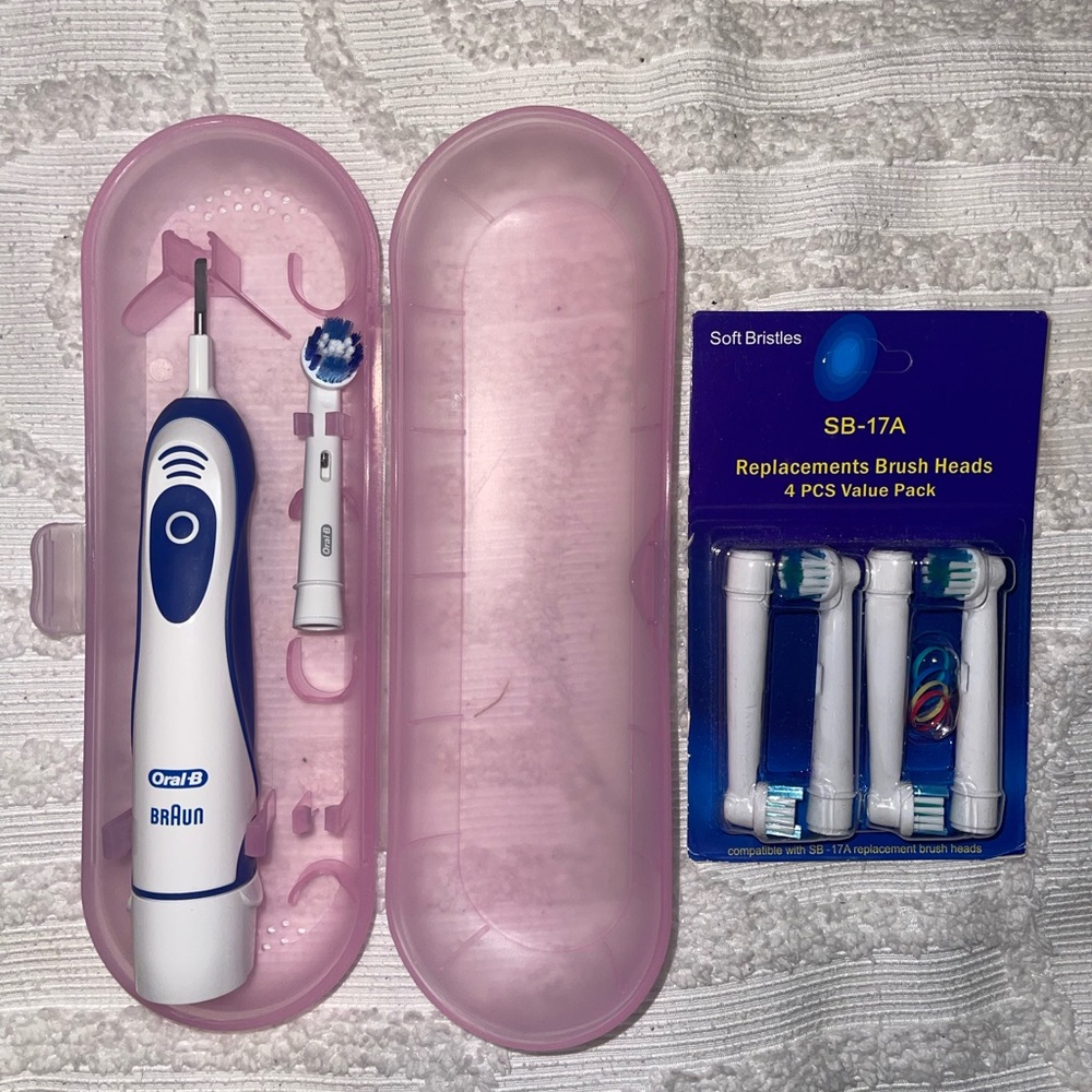 Oral B- BrAun electric toothbrush with replacements